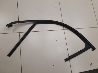 Уплотнитель стекла двери передний левый для Mercedes A-klasse W176 2012-2018