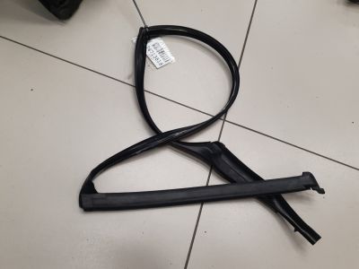 Уплотнитель стекла задней левой двери для BMW 5 F10 2009-2017