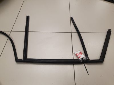 Уплотнитель стекла двери задний правый для BMW X1 E84 2009-2015