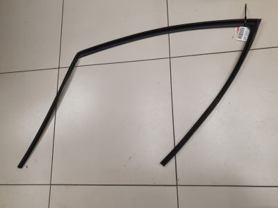 Уплотнитель стекла передней левой двери для Toyota Avensis T27 2008-2018