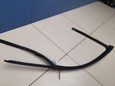 Уплотнитель стекла передней правой двери для Audi Q5 8R 2008-2017