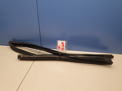 Уплотнитель стекла двери задний правый для Audi Q7 4L 2005-2015