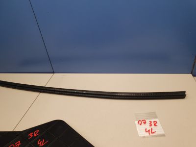 Накладка стекла задней правой двери для Audi Q7 4L 2005-2015