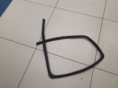 Уплотнитель стекла двери задний левый для Peugeot 308 2007-2015