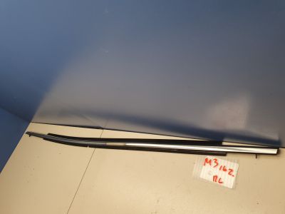 Молдинг стекла передней левой двери для Mazda 3 BM 2013-2018