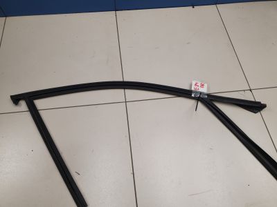 Уплотнитель стекла передней правой двери для BMW X1 E84 2009-2015