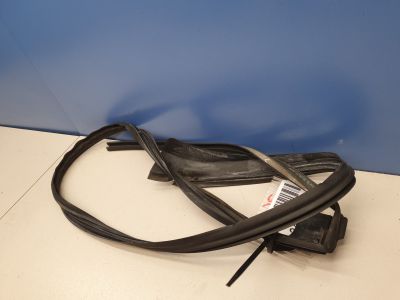 Уплотнитель двери задней левой для Mercedes S-klasse W221 2005-2013