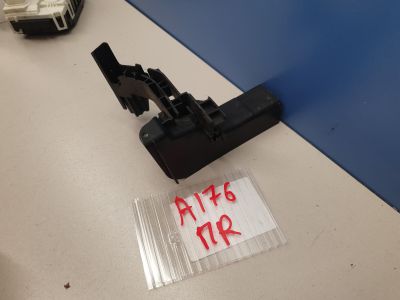 Кронштейн замка двери передний правый для Mercedes A-klasse W176 2012-2018