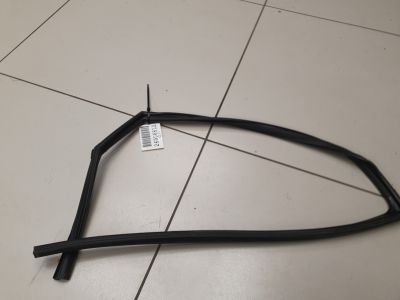 Уплотнитель стекла двери задний правый для KIA Sorento 2009-2021