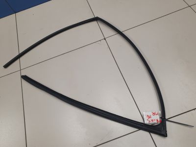 Уплотнитель стекла передней правой двери для Toyota Prius W50 2015-