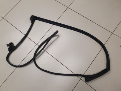 Уплотнитель двери передней правой для Toyota Prius W50 2015-