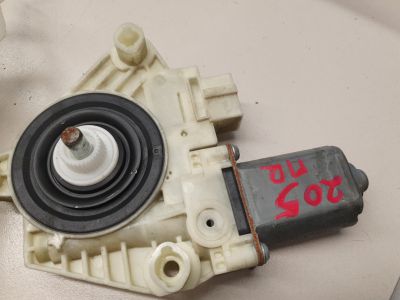 Моторчик стеклоподъёмника передний левый для Mercedes C-klasse W205 2014-