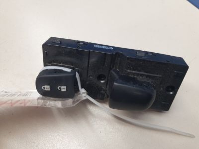 Кнопка стеклоподъемника передней правой двери для Nissan Qashqai J11E 2014-