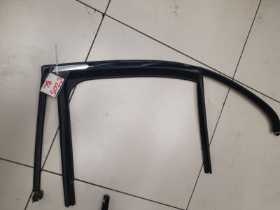 Уплотнитель стекла двери задний левый для Mercedes C-klasse W205 2014-