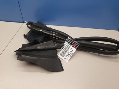 Уплотнитель двери задней левой для Maserati Levante 2016-