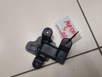 Кронштейн замка двери задний правой для Tesla Model S 2012-