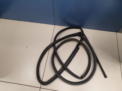 Уплотнитель двери задней правой для Jeep Grand Cherokee WK2 2010-