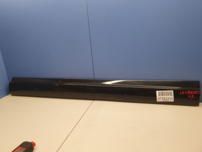 Молдинг двери правый передний для Maserati Levante 2016-