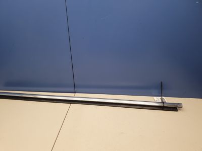 Молдинг стекла передней правой двери для Maserati Levante 2016-