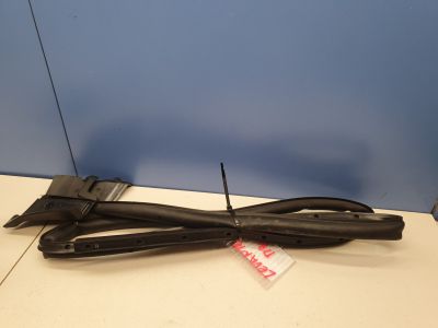 Уплотнитель двери передней правой для Maserati Levante 2016-