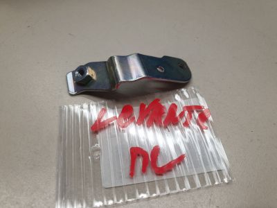 Кронштейн двери передней левой для Maserati Levante 2016-