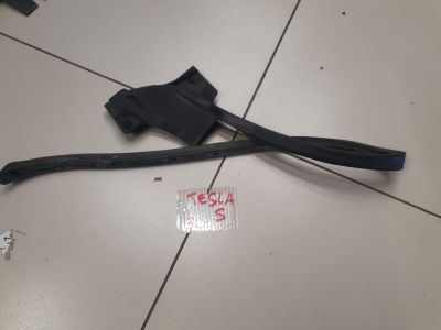 Уплотнитель двери задней левой для Tesla Model S 2012-