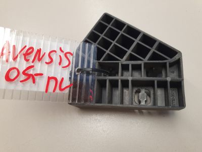 Кронштейн обшивки двери передней левой для Toyota Avensis T25 2003-2008