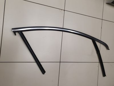 Уплотнитель стекла передней правой двери для Volvo V60 (V60 Cross Country) 2010-2018