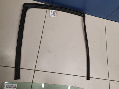 Уплотнитель стекла двери задний левый для Mazda 3 BM 2013-2018