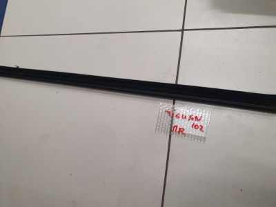 Накладка стекла передней правой двери для Volkswagen Tiguan 2007-2016