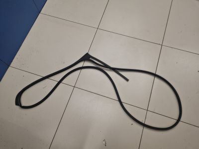 Уплотнитель двери задней левой для Suzuki Swift 2017-