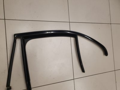 Уплотнитель стекла двери задний левый для Mercedes C-klasse W205 2014-