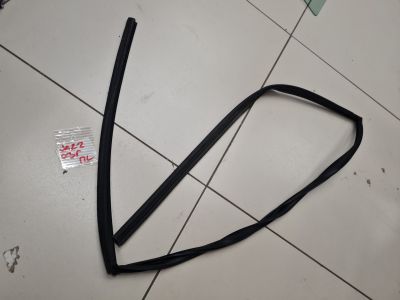 Уплотнитель стекла передней левой двери для Honda Jazz Fit 2008-2015