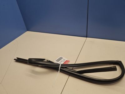 Уплотнитель стекла двери задний левый для KIA Ceed 2007-2012