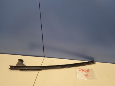 Направляющая стекла задней левой двери для Toyota Prius Plus 2011-