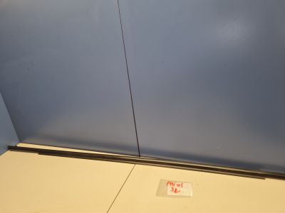 Молдинг стекла задней левой двери для Toyota Prius Plus 2011-