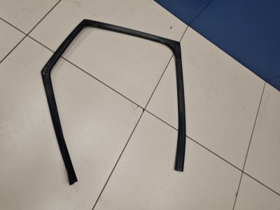 Уплотнитель стекла двери задний левый для Land Rover Discovery 2017-