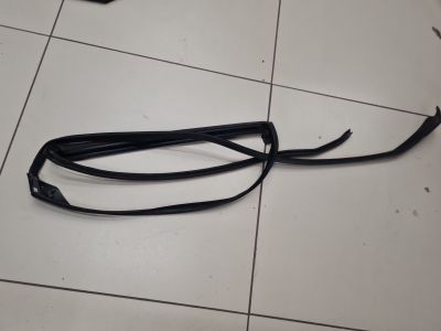 Уплотнитель рамки двери задней левой для Land Rover Discovery 2017-