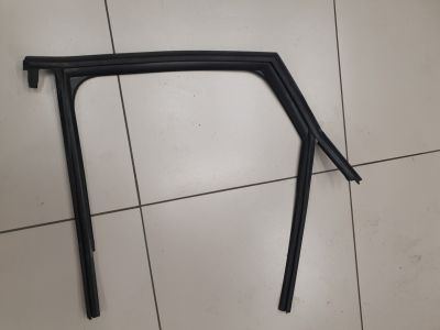 Уплотнитель стекла двери задний левый для Audi Q3 8U 2012-2018