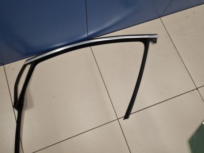 Уплотнитель стекла двери передний левый для Opel Astra J 2009-2017