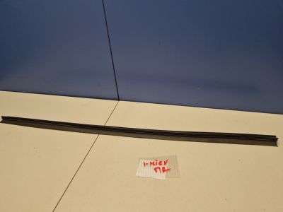 Накладка стекла передней правой двери для Mitsubishi i-MiEV 2009-2015