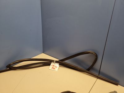 Уплотнитель стекла передней правой двери для Mitsubishi i-MiEV 2009-2015