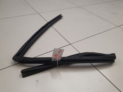 Уплотнитель стекла двери задний правый для Nissan Qashqai J10 2006-2014