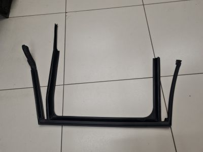 Направляющая стекла задней левой двери для Mini Clubman F54 2015-2021