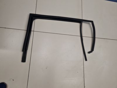 Уплотнитель стекла двери задний левый для Skoda Rapid 2013-