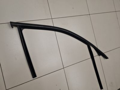 Уплотнитель стекла передней правой двери для Mercedes M-klasse W166 ML GLE 2011-2018