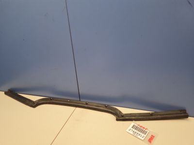 Уплотнитель капота центральный для Nissan Leaf ZE0 2010-2017