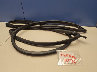 Уплотнитель двери задней левой для Peugeot 308 T9 2014-