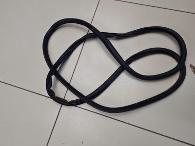 Уплотнитель двери задней левой для Volkswagen Touareg 2002-2010