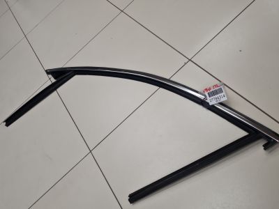 Уплотнитель стекла передней левой двери для Volvo V90 Cross Country 2017-